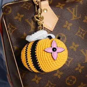LV Crochet Bee Monogram bag charm - fashion Keychain